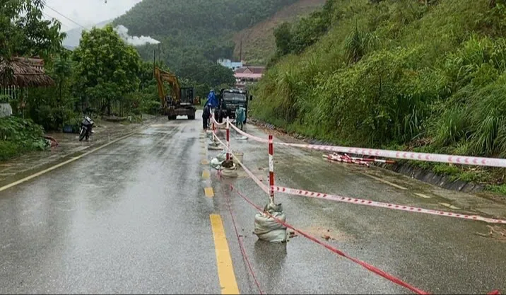 nứt đường.jpeg