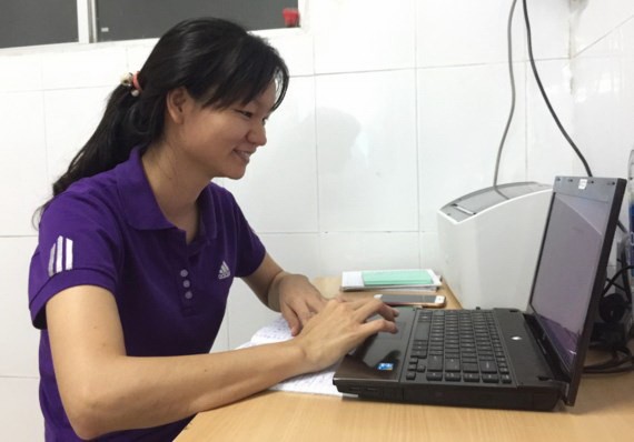 為了更好地工作，阮氏良不斷學習以提高知識水平。（圖片來源：SGGPO）