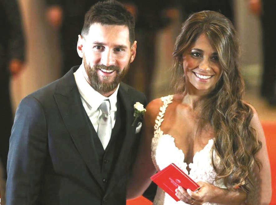 梅西與妻子安東內拉合影。（圖片來源：互聯網）