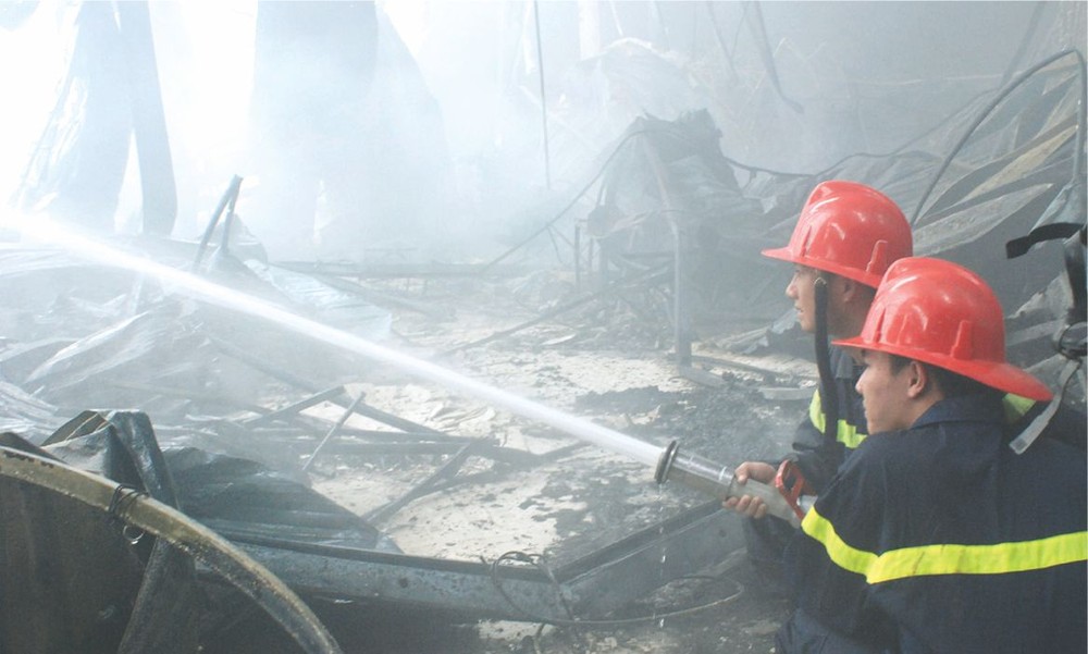 諒山西貢街市發生大火。（圖片來源：互聯網）