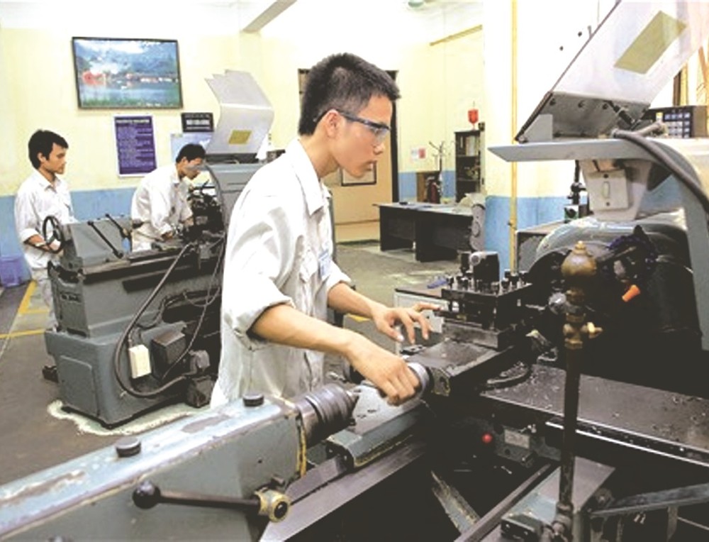 須加強為配套工業培訓技術工人。（圖片來源：互聯網）