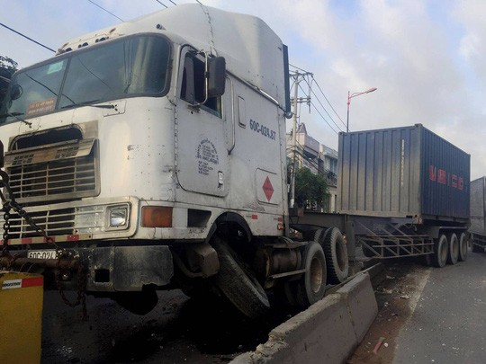 河內公路第九郡路段交通癱瘓。（圖片來源：互聯網）