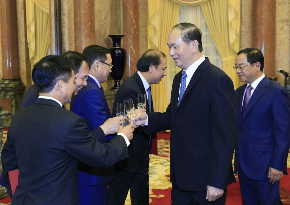 陳大光主席祝賀各大使。