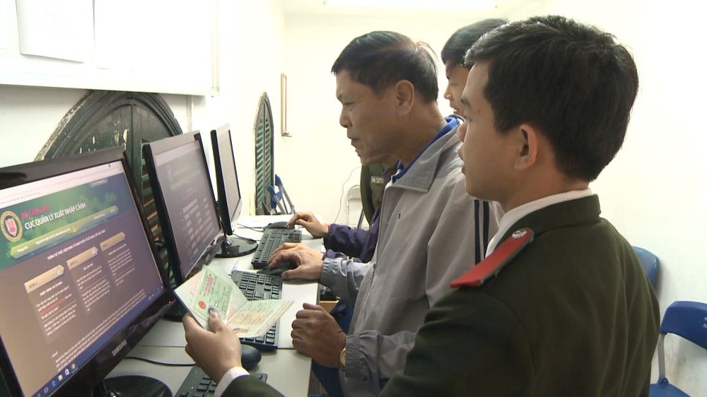 與出入境有關的手續將取消要求民眾必須出示戶口簿、人民證的規定。