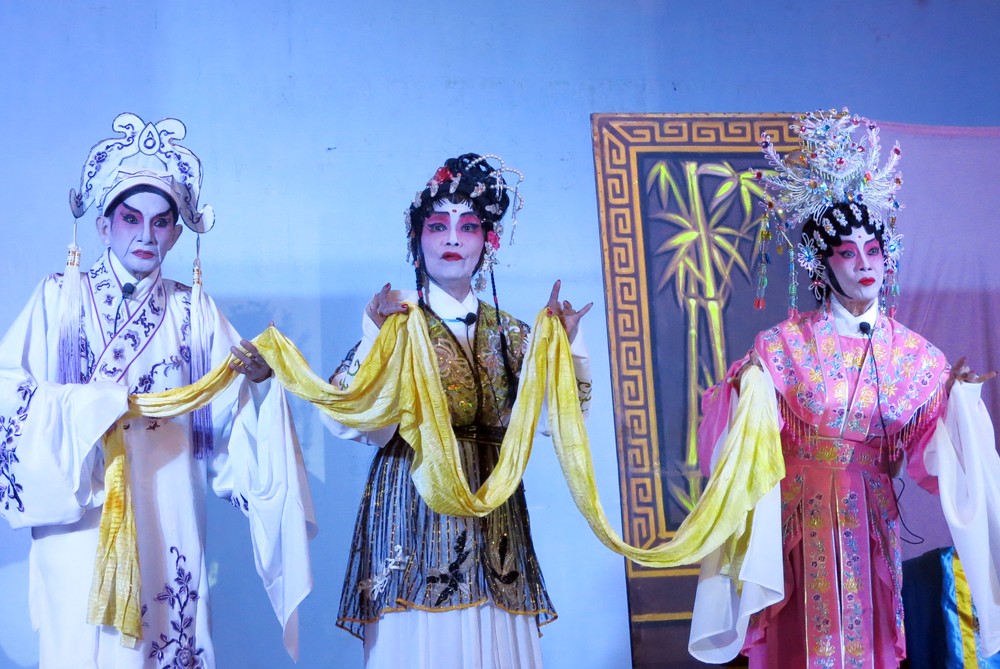 統一粵劇團賑濟中部災民 ảnh 1