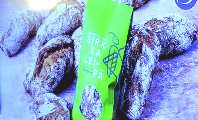 蟋蟀麵包含更多蛋白質。