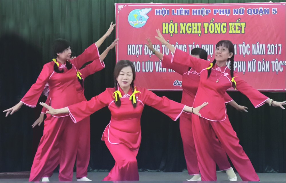 永青之聲俱樂部參加表演《 珊瑚頌》華語歌舞節目。