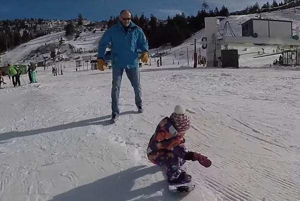 卡什很快就掌握了訣竅，滑起雪來簡直像個職業選手。