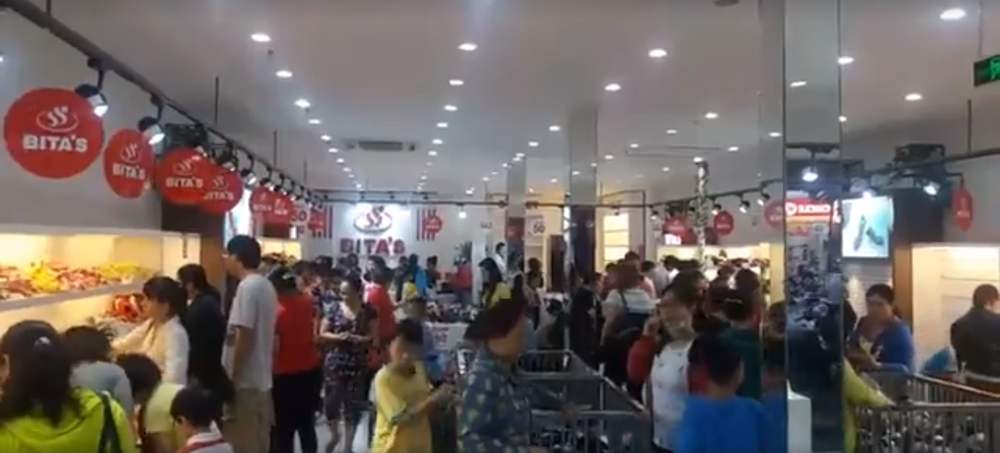 由華人企業家杜龍、賴金主理的平新日用品製作有限公司(Bita's)本月19到21日3天裡，展開年內最大規模的酬賓活動。昨(19)日首天展開，已吸引廣大客戶前往搶購。