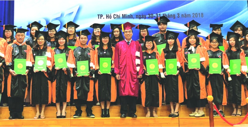 市人文社科大學 27 畢業生成績出色