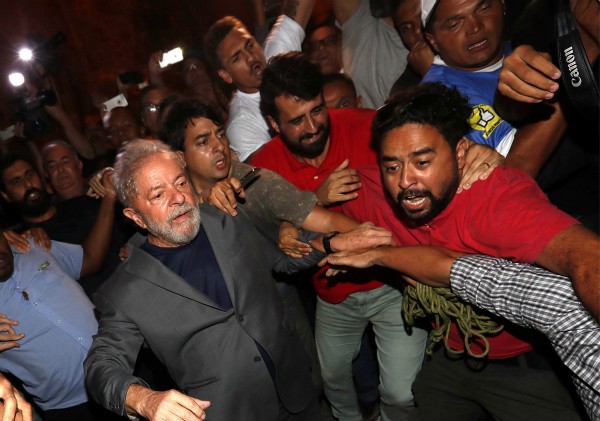 盧拉曾被稱為巴西的窮人英雄。