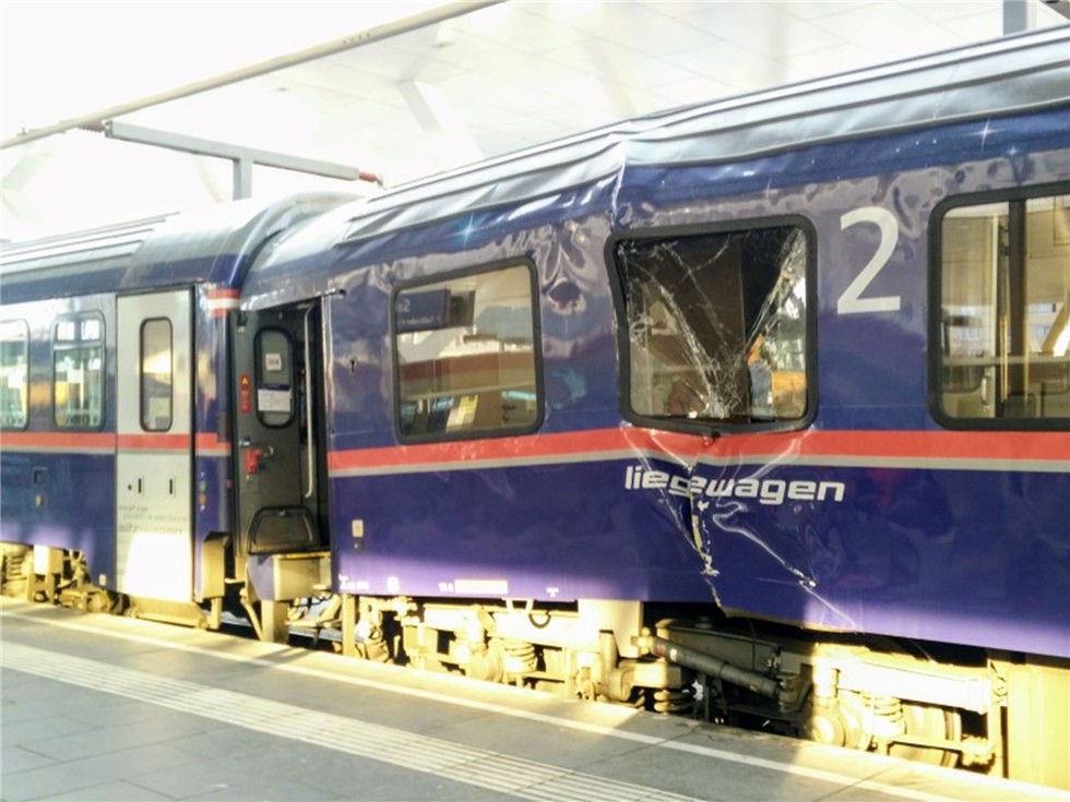 奧地利發生客運火車相撞事故