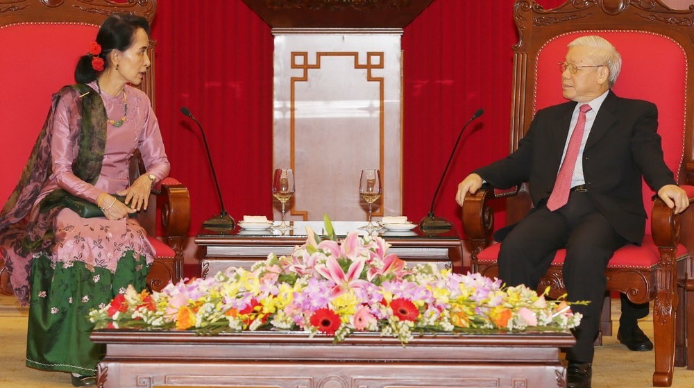 阮富仲總書記接見昂山素姬閣下。