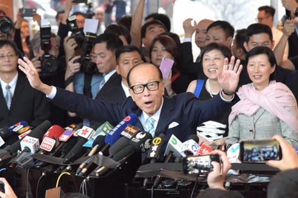 李嘉誠正式退任長和系主席