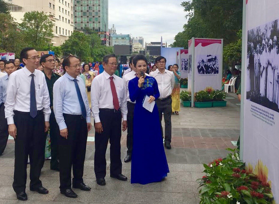 市委常務副書記畢成剛、市人委會常務副主席黎青廉、以及眾多婦女、青年代表出席。