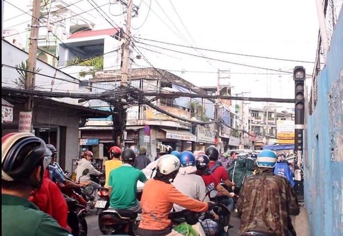 　　范富庶街與武成 莊街四岔路口的交通 信號燈停止活動。