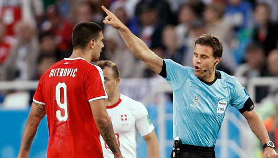 德國裁判菲利克斯‧布里奇（右）。