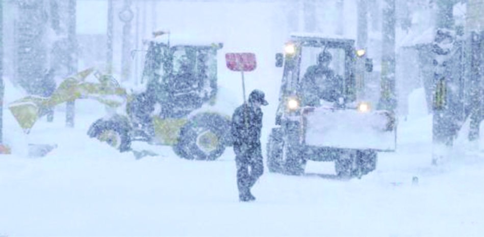 大雪之中的北海道城市。