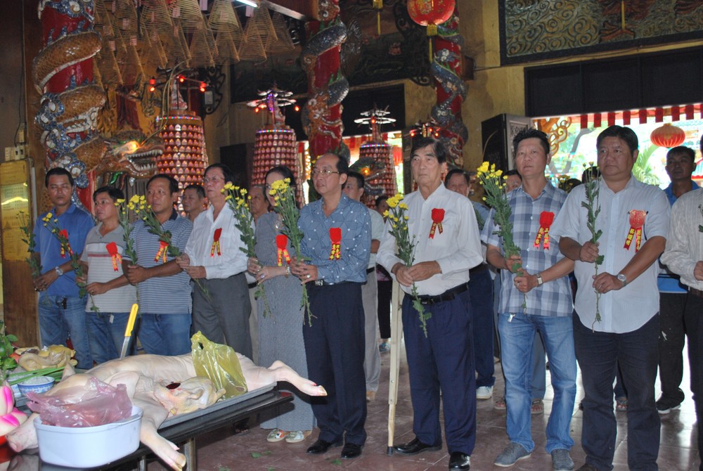 理事長黃偉峰、諸位理監事以及諸位榮任盂蘭節職守的代表出席並一起參拜，祈求風調雨順、國泰民安。