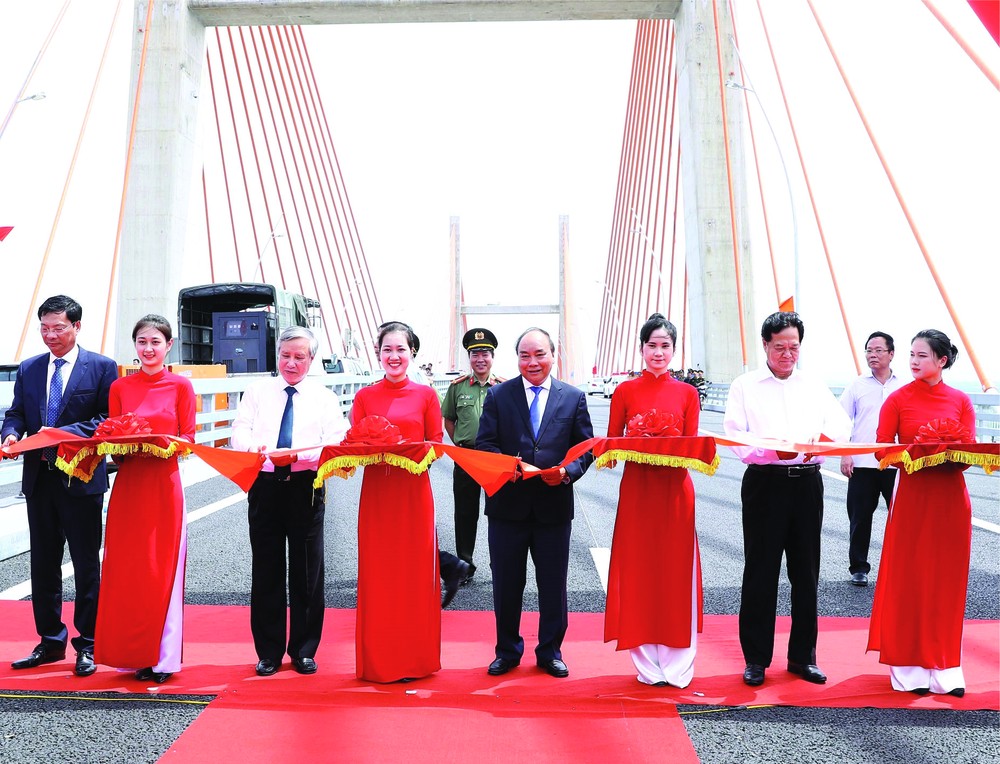 政府總理阮春福出席剪綵通車儀式。