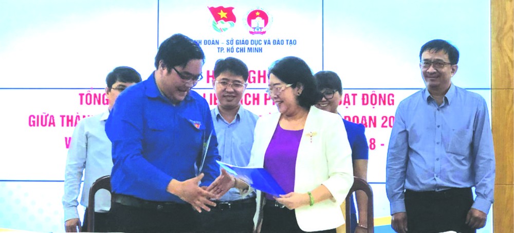 市教育與培訓廳與共青團市委簽署2018-2020年聯席合作備忘錄。