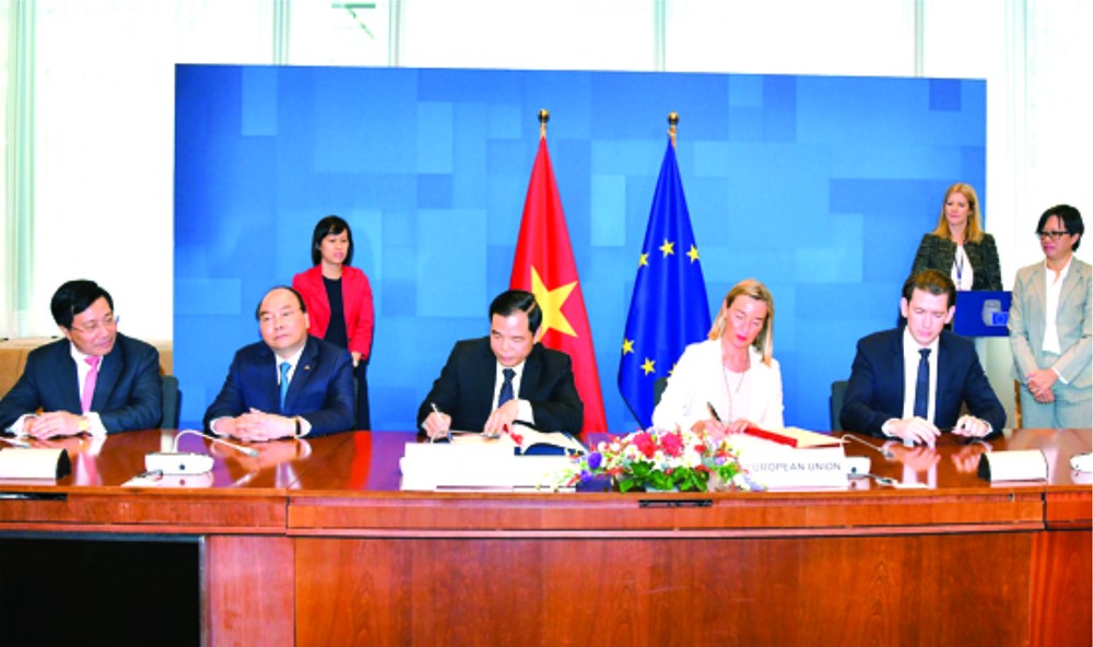 越南-歐盟防治非法開採木材協定儀式簽署 ảnh 1