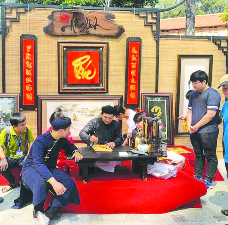 第五郡文化中心舉辦“文朗揮春街”