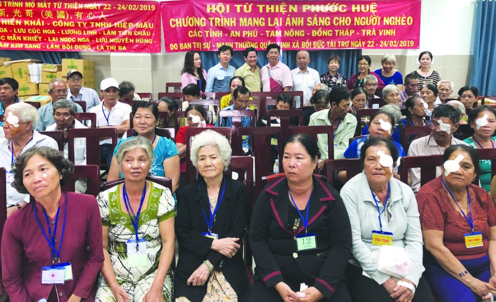 福慧慈善組於昨(22)日在第十一郡醫院高科技眼科舉辦“給貧困視障者帶來光明”慈善活動。