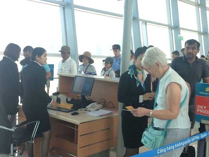 富國國際航空港迎接大量國內和國際乘客。