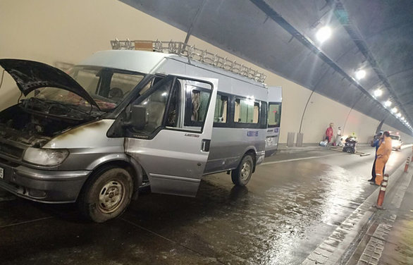 靈車在海雲隧道自燃