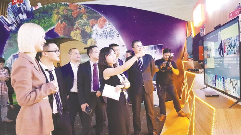 TCL 領導與客戶體驗新產品優越功能。