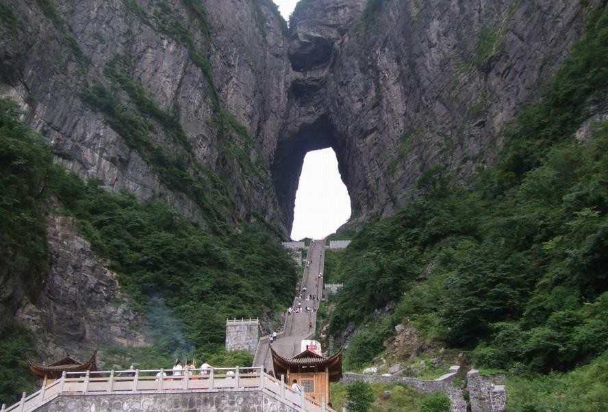 騰雲駕霧登上管壩天門