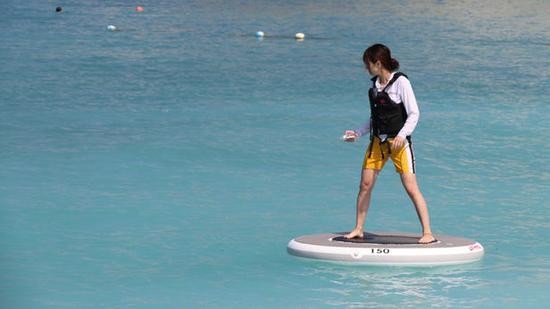 電動水上“賽格威”帶來全新海濱體驗