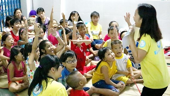 醫院走廊的病兒班充滿笑聲。