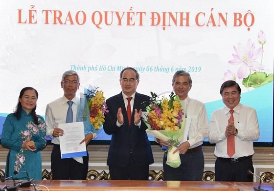 市委書記阮善仁祝賀兩位新副主席。