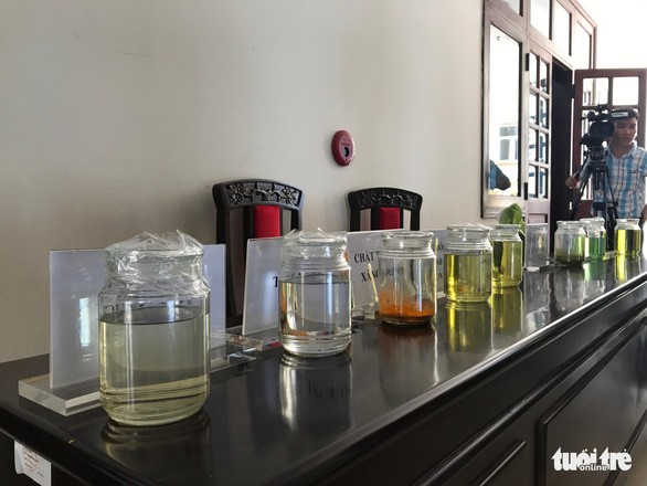 沒收調和假汽油的工具。（圖源：tuoitre.vn）