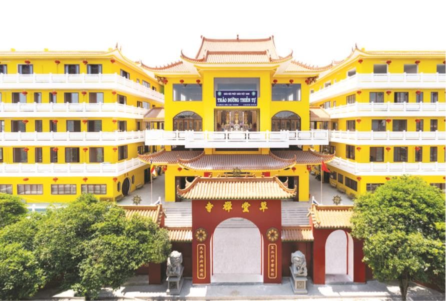 新建後的草堂禪寺巍峨壯觀。