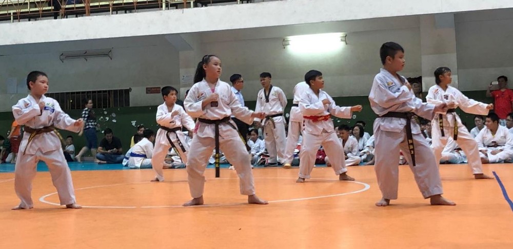 來自第五郡各跆拳道俱樂部的250多名學生參加比賽