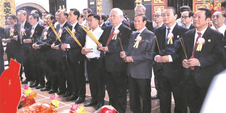 潮州義安會館第八屆理事會拈香參拜關聖帝君。