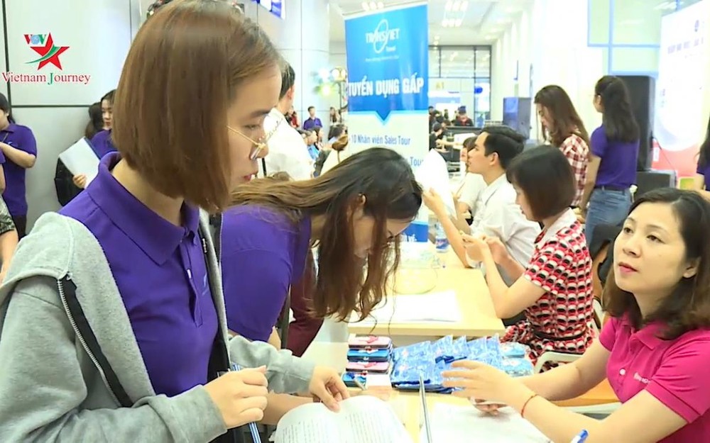 旅遊業需要大量人力隊伍。