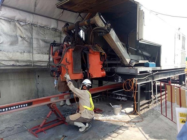 工人正在都市鐵路1號線項目施工