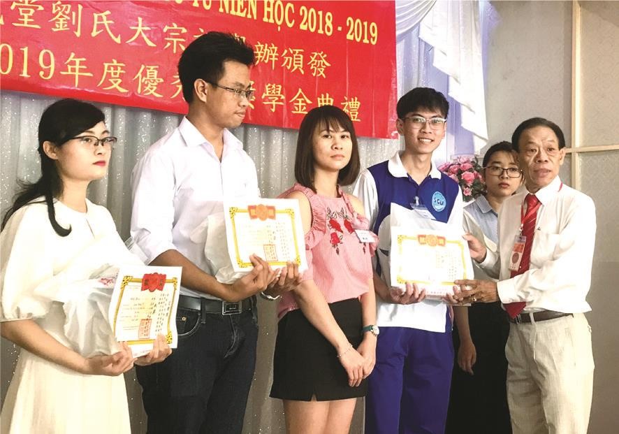各宗祠獎勵華人優秀子弟 ảnh 2