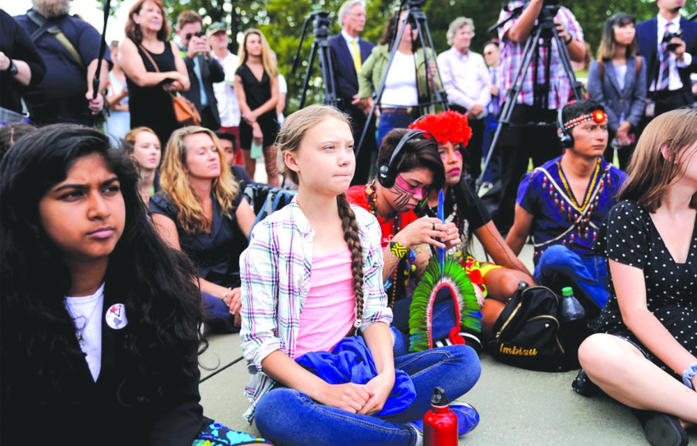 環保小鬥士通貝里出席示威活動。