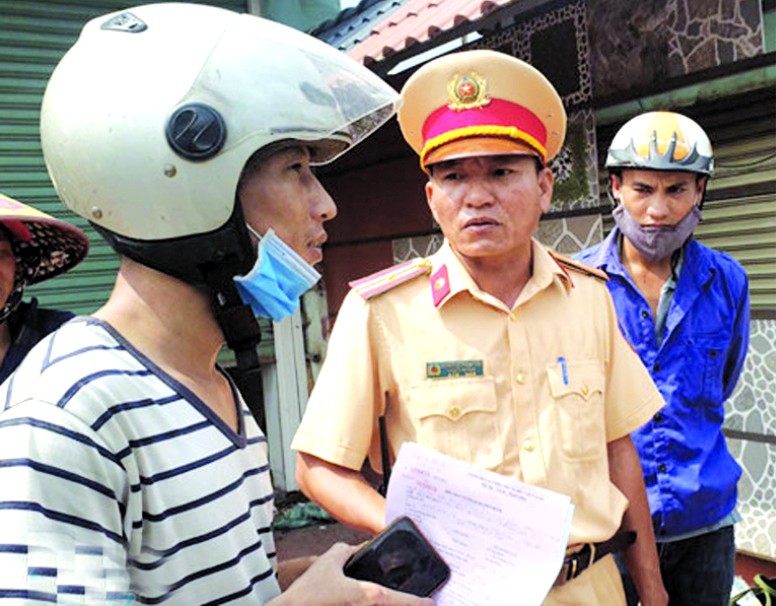 昨(11)日上午9時，市公安廳陸路與鐵路交通警察科(PC08)平兆交警隊執行巡邏和檢查任務時，對第十二郡蘇玉雲街與1號國道四岔路口，在1號國道摩托車逆向行駛導致交通安全隱患作出處罰。