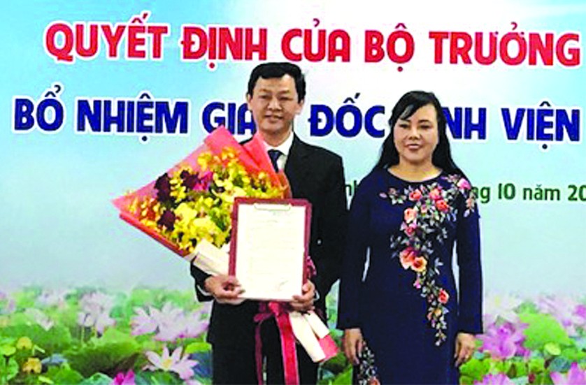 〕衛生部長阮氏金進昨(11)日下午在市大水鑊醫院向負責專業副院長、第二專科醫生阮知識頒授出任該院院長委任《決定》。