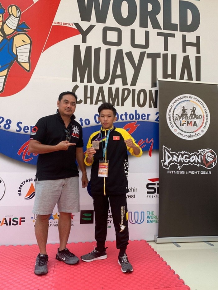 阮忠全（右）奪得銅牌。