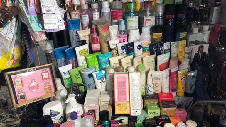 劣質化妝品充斥市場。