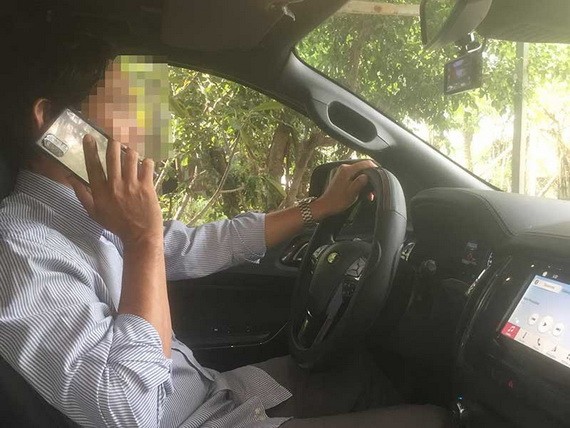 實際證明在駕駛時使用手持電話會增加交通事故。