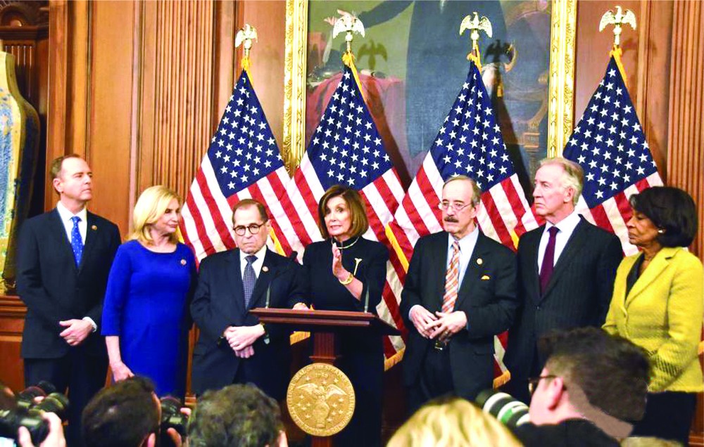 表決通過後，眾議院民主黨領袖召開記者會。