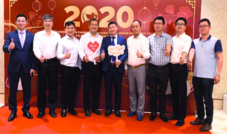 各界賓客祝賀越南格力取得好成績。